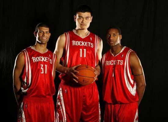 库里今日命中2记三分，离4000三分纪录还差43记